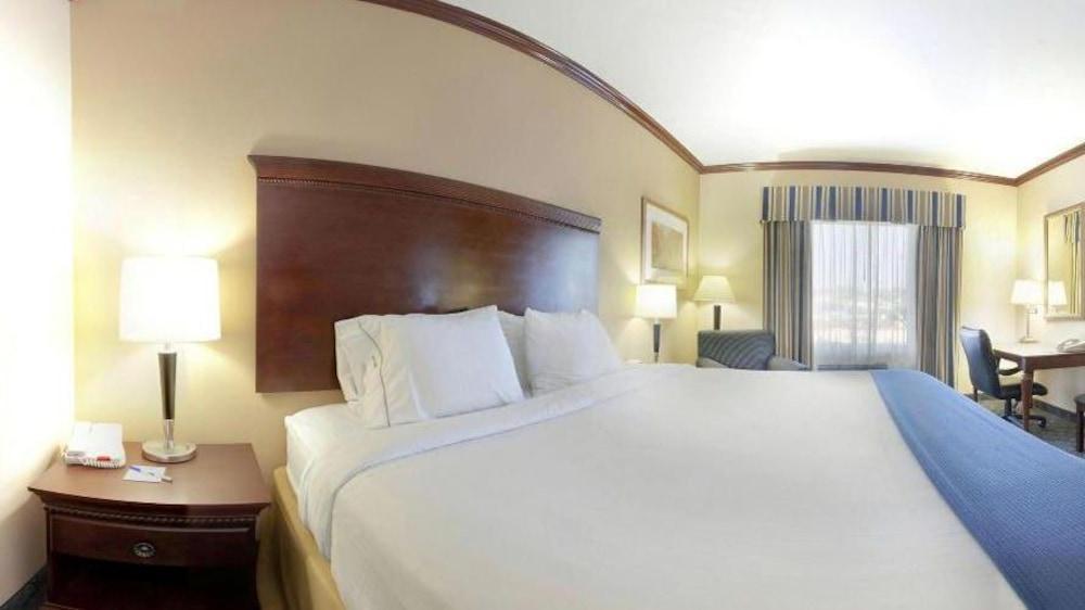 Holiday Inn Express Hotel And Suites Falfurrias Экстерьер фото