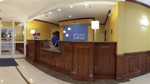 Holiday Inn Express Hotel And Suites Falfurrias Экстерьер фото