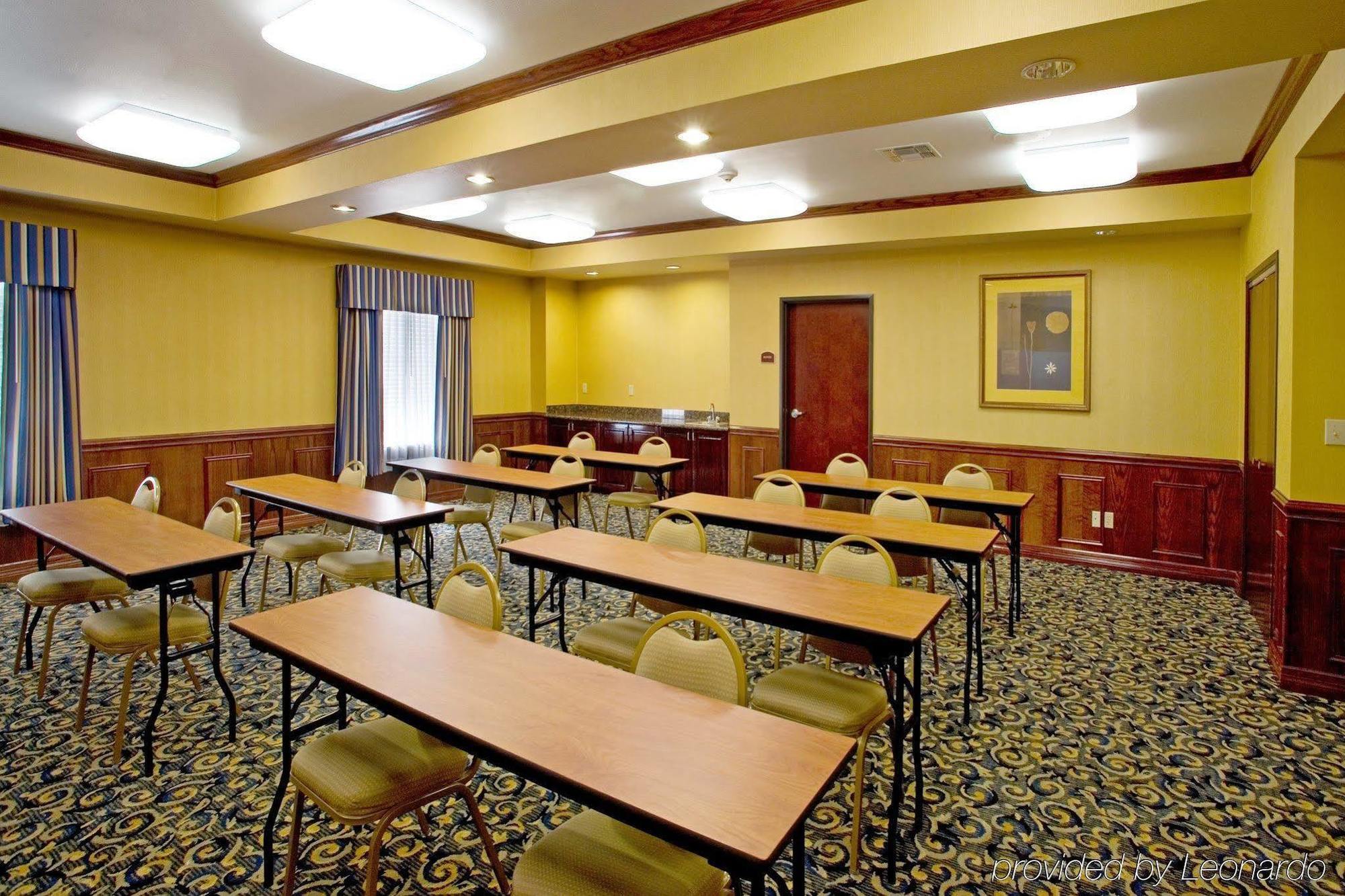 Holiday Inn Express Hotel And Suites Falfurrias Экстерьер фото