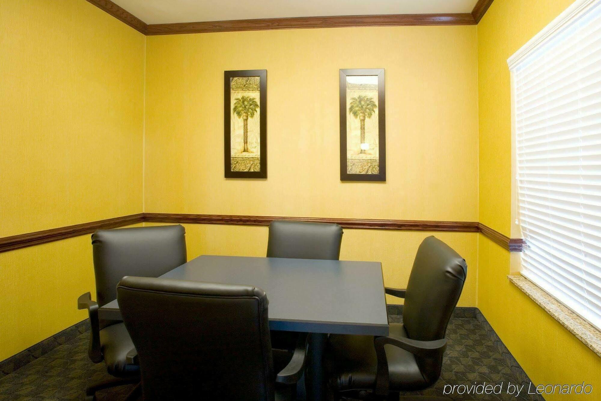 Holiday Inn Express Hotel And Suites Falfurrias Экстерьер фото